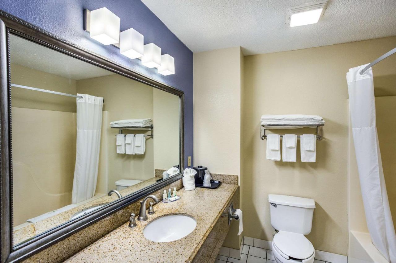 Quality Inn Charleston Extérieur photo
