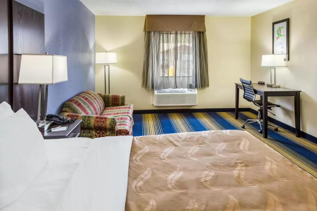 Quality Inn Charleston Extérieur photo